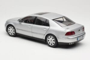 Volkswagen Phaeton D1 Silver Metallic AUTOart 1:18 79742 Metaal — afbeelding 7 van 8