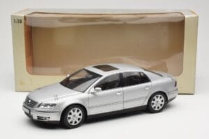 Volkswagen Phaeton D1 Silver Metallic AUTOart 1:18 79742 Metaal — afbeelding 8 van 8