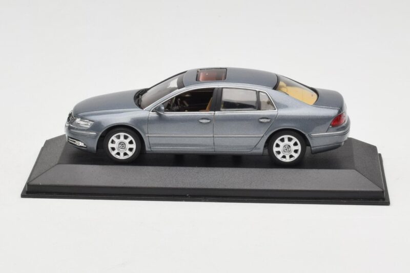 Volkswagen Phaeton Light Blue Metallic Minichamps 1:43 VW002 Metaal