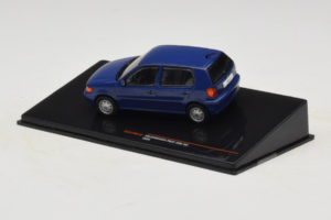Volkswagen Polo Mk3 Blauw IXO 1:43 CLC579N Metaal — afbeelding 3 van 4