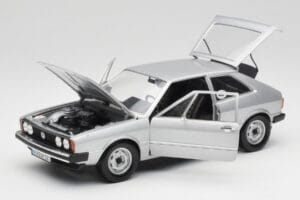 Volkswagen Scirocco GT Mk1 Silver Metallic Revell 1:18 08833 Metaal — afbeelding 2 van 8
