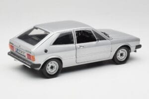 Volkswagen Scirocco GT Mk1 Silver Metallic Revell 1:18 08833 Metaal — afbeelding 3 van 8
