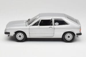 Volkswagen Scirocco GT Mk1 Silver Metallic Revell 1:18 08833 Metaal — afbeelding 4 van 8