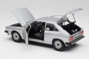 Volkswagen Scirocco GT Mk1 Silver Metallic Revell 1:18 08833 Metaal — afbeelding 5 van 8