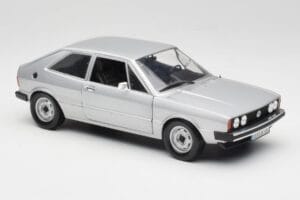 Volkswagen Scirocco GT Mk1 Silver Metallic Revell 1:18 08833 Metaal — afbeelding 6 van 8