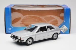 Volkswagen Scirocco GT Mk1 Silver Metallic Revell 1:18 08833 Metaal — afbeelding 8 van 8