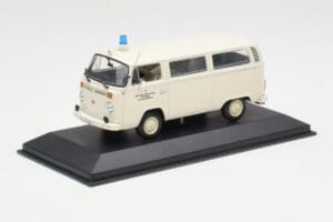 Volkswagen T2 Ambulance DRK Minichamps 1:43 400053090 Metaal — afbeelding 2 van 4