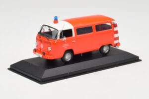 Volkswagen T2 Bus Brandweer Frankfurt Rode Bumpers Minichamps 1:43 400053091-V1 Metaal — afbeelding 2 van 4
