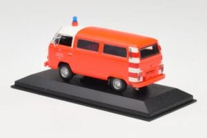 Volkswagen T2 Bus Brandweer Frankfurt Rode Bumpers Minichamps 1:43 400053091-V1 Metaal — afbeelding 3 van 4
