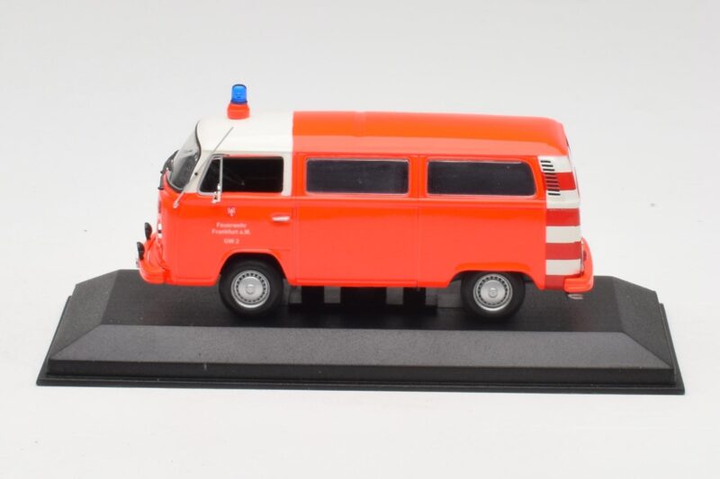 Volkswagen T2 Bus Brandweer Frankfurt Rode Bumpers Minichamps 1:43 400053091-V1 Metaal
