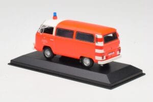 Volkswagen T2 Bus Brandweer Frankfurt Minichamps 1:43 400053091-R Metaal — afbeelding 3 van 4