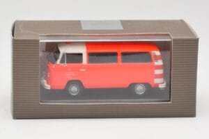 Volkswagen T2 Bus Brandweer Frankfurt Minichamps 1:43 400053091-R Metaal — afbeelding 4 van 4