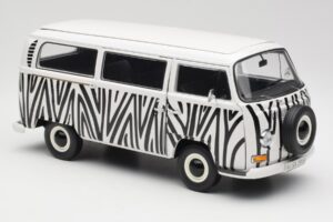 Volkswagen T2a Bus Safari Schuco 1:18 191 Metaal — afbeelding 6 van 8