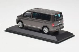 Volkswagen T5 Bus Bronze Metallic Minichamps 1:43 4039378412203 Metaal — afbeelding 3 van 4