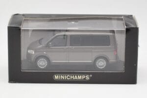 Volkswagen T5 Bus Bronze Metallic Minichamps 1:43 4039378412203 Metaal — afbeelding 4 van 4
