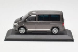 Volkswagen T5 Bus Bronze Metallic Minichamps 1:43 4039378412203 Metaal