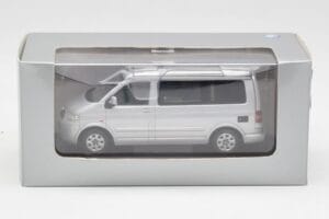 Volkswagen T5 California Zilver Minichamps 1:43 7H8099300GPA7W Metaal — afbeelding 4 van 4