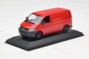 Volkswagen T5 Bezorgbus Rood & Zwarte Wielen Minichamps 1:43 400052260-B Metaal — afbeelding 2 van 4