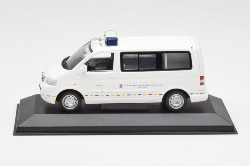 Volkswagen T5 Multivan Bundeswehr Spoedarts Prototype Minichamps 1:43 400052291-P1 Metaal