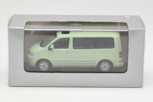 Volkswagen T5 Multivan California Limoengroen Dealer Minichamps 1:43 400052201-D1 Metaal — afbeelding 4 van 4