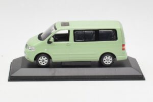 Volkswagen T5 Multivan California Limoengroen Dealer Minichamps 1:43 400052201-D1 Metaal