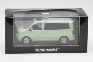 Volkswagen T5 Multivan California Limonengroen Minichamps 1:43 400052201 Metaal — afbeelding 4 van 4