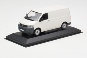 Volkswagen T5 Transporter Wit Minichamps 1:43 T5002-B Metaal — afbeelding 2 van 4