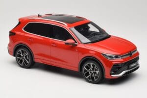 Volkswagen Tiguan eTSI R-Line Persimmon Red Metallic Otto 1:18 OT489 Hars — afbeelding 4 van 6