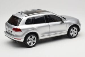 Volkswagen Touareg 7L Silver Metallic Kyosho 1:18 8821CS Metaal — afbeelding 3 van 8