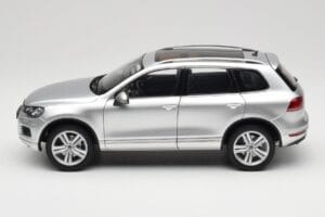 Volkswagen Touareg 7L Silver Metallic Kyosho 1:18 8821CS Metaal — afbeelding 4 van 8