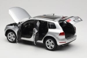 Volkswagen Touareg 7L Silver Metallic Kyosho 1:18 8821CS Metaal — afbeelding 5 van 8