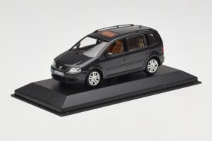 Volkswagen Touran 1T Donkergroen Minichamps 1:43 400052101 Metaal — afbeelding 2 van 4