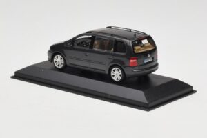 Volkswagen Touran 1T Donkergroen Minichamps 1:43 400052101 Metaal — afbeelding 3 van 4