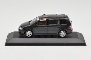 Volkswagen Touran 1T Donkergroen Minichamps 1:43 400052101 Metaal