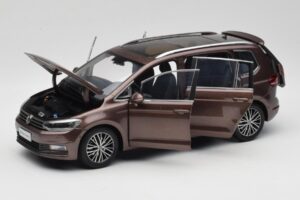 Volkswagen Touran 5T Bruin Paudi Model 1:18 ZVE000003BRA Metaal — afbeelding 2 van 8
