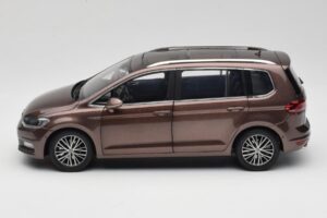 Volkswagen Touran 5T Bruin Paudi Model 1:18 ZVE000003BRA Metaal — afbeelding 4 van 8