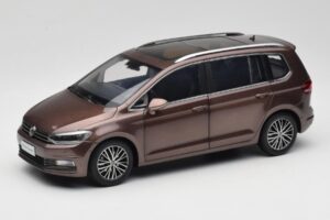Volkswagen Touran 5T Bruin Paudi Model 1:18 ZVE000003BRA Metaal