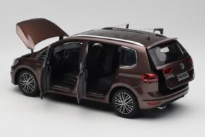 Volkswagen Touran 5T Bruin Paudi Model 1:18 ZVE000003BRA Metaal — afbeelding 5 van 8