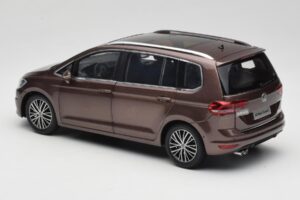 Volkswagen Touran 5T Bruin Paudi Model 1:18 ZVE000003BRA Metaal — afbeelding 7 van 8