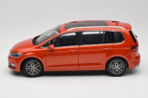 Volkswagen Touran 5T Oranje Paudi Model 1:18 ZVE000003ORA Metaal — afbeelding 4 van 8
