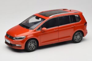 Volkswagen Touran 5T Oranje Paudi Model 1:18 ZVE000003ORA Metaal