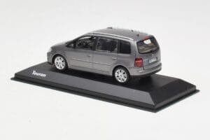 Volkswagen Touran Sport Platinum Grey Minichamps 1:43 TOURAN003 Metaal — afbeelding 3 van 4