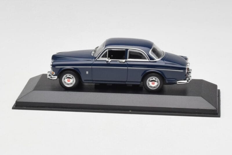 Volvo 121 Amazon Donkerblauw Minichamps 1:43 VOLVO012 Metaal