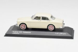 Volvo 121 Amazon Wit Minichamps 1:43 430171040 Metaal