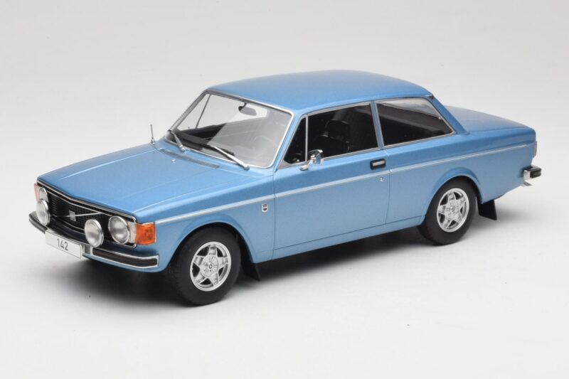 Volvo 142 Lichtblauw MCG 1:18 MCG18444 Metaal