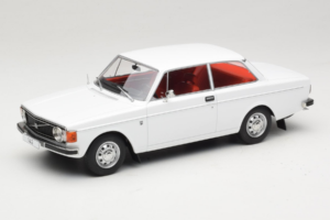 Volvo 142 Wit MCG 1:18 MCG18445 Metaal