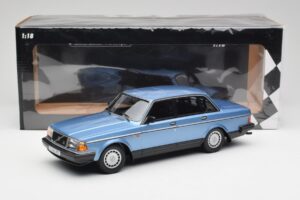 Volvo 240 GL Blauw Metallic Minichamps 1:18 155171404 Metaal — afbeelding 6 van 6
