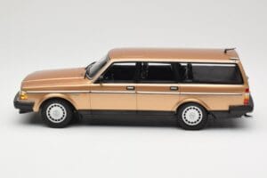 Volvo 240 GL Stationwagen Gold Metallic Minichamps 1:18 155171415 Metaal — afbeelding 3 van 6
