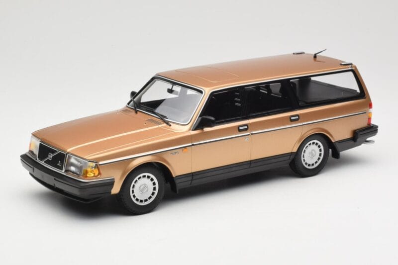 Volvo 240 GL Stationwagen Gold Metallic Minichamps 1:18 155171415 Metaal