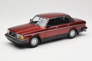 Volvo 240 GL Dark Red Metallic Minichamps 1:18 155171406 Metaal